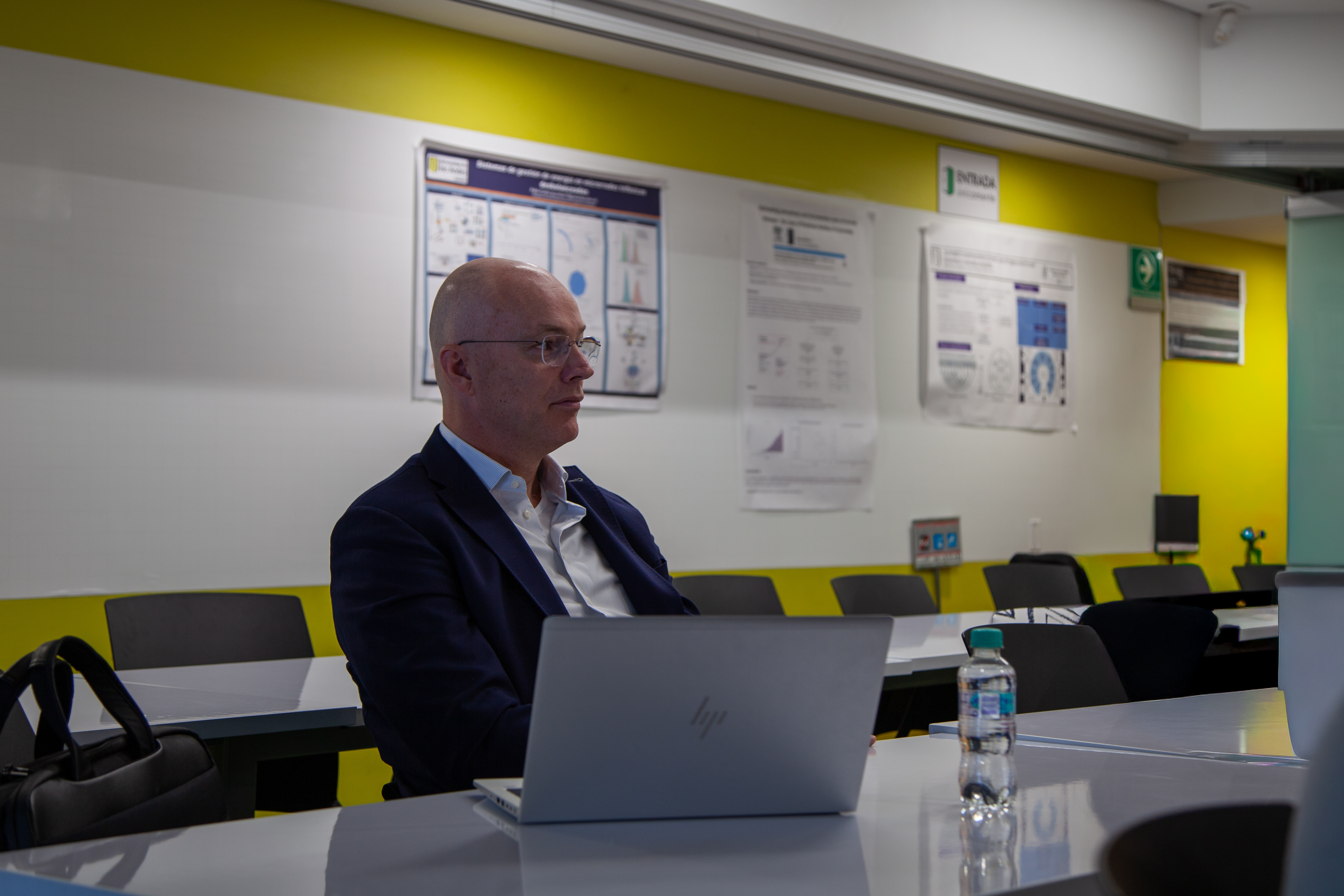 Fractional manager werkt aan leiderschap en samenwerking